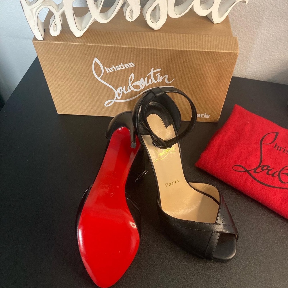 Brand new, never worn- Christian Louboutin Very Cathy size 37 🖤